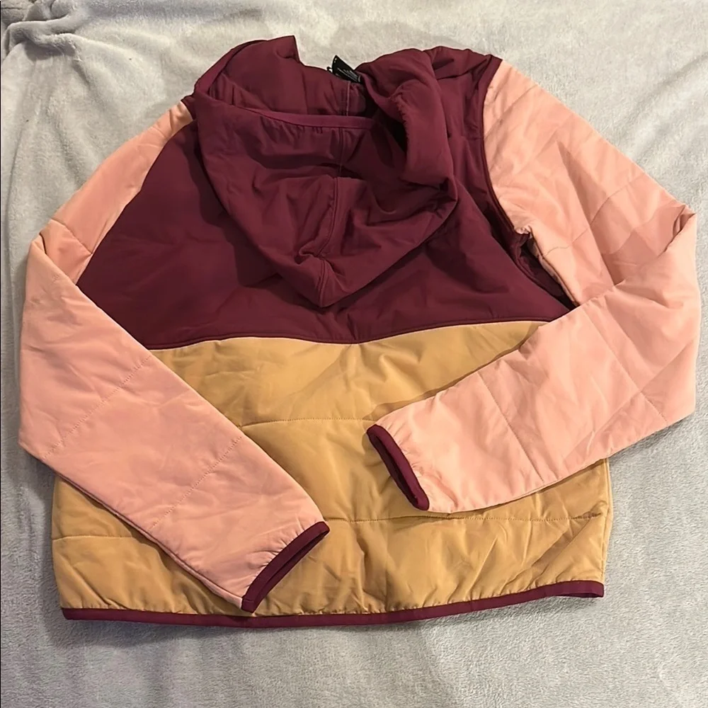 The North Face Quilted Pullover Hoodie - Picture 8 of 9